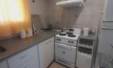 Casa en venta - 2 Dormitorios 2 Baños - 85Mts2 - Lobos