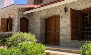 Casa en  Venta en Quinta Sección - Capital - Mendoza