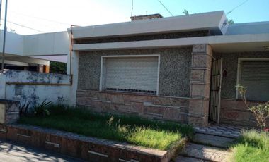 Casa en venta - 2 Dormitorios 1 Baño - 250Mts2 - Córdoba Capital