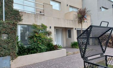 PH en venta - 3 Dormitorios 2 Baños - Cochera - 140,26Mts2 - Dolores