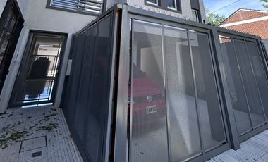 1 ambiente frente  con balcon vista avierta y doble circulacion.