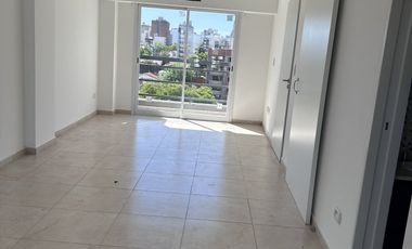 1 ambiente frente  con balcon vista avierta y doble circulacion.