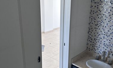 1 ambiente frente  con balcon vista avierta y doble circulacion.