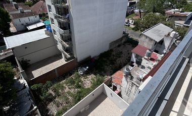1 ambiente frente  con balcon vista avierta y doble circulacion.