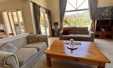 Propiedad en 2 Plantas con Piscina