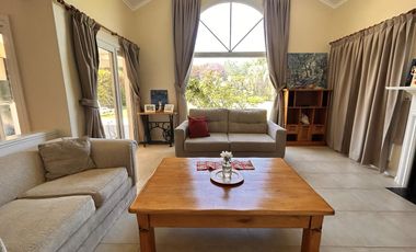 Propiedad en 2 Plantas con Piscina