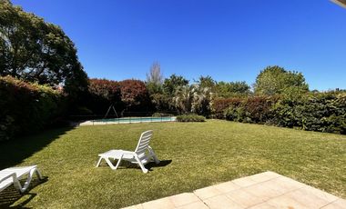 Propiedad en 2 Plantas con Piscina