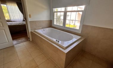 Propiedad en 2 Plantas con Piscina