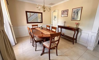 Propiedad en 2 Plantas con Piscina