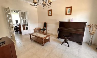 Propiedad en 2 Plantas con Piscina