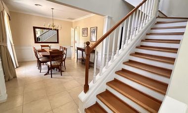 Propiedad en 2 Plantas con Piscina