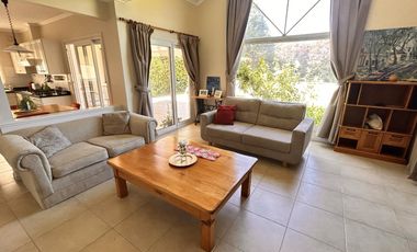 Propiedad en 2 Plantas con Piscina