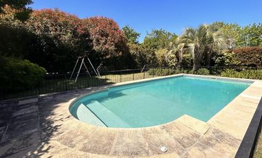 Propiedad en 2 Plantas con Piscina