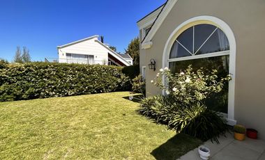 Propiedad en 2 Plantas con Piscina