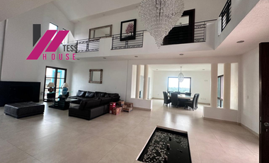 CASA CAMPESTRE CON VISTA AL VOLCAN