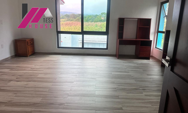 CASA CAMPESTRE CON VISTA AL VOLCAN