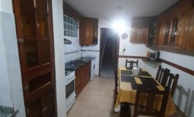 Triplex en venta - 4 Dormitorios 2 Baños - San Bernardo del Tuyú