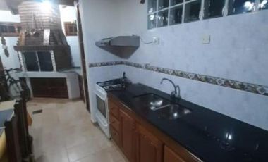Triplex en venta - 4 Dormitorios 2 Baños - San Bernardo del Tuyú