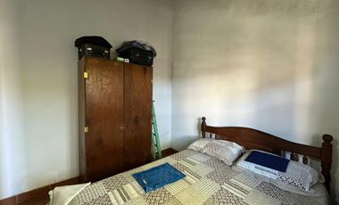 Venta Casa 2 ambientes con amplio patio