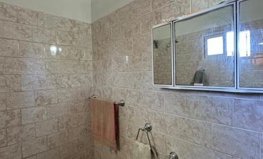 Venta Casa 2 ambientes con amplio patio