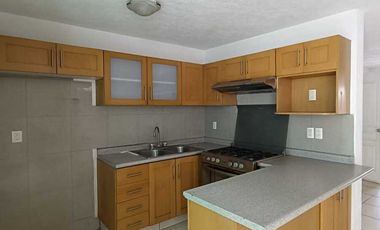 CASA EN RENTA DENTRO DE COTO EN SANTA MARIA TEQUEPEXPAN