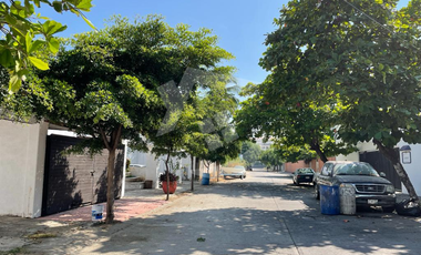 Terreno en Venta en Salagua, Manzanillo a 215 mts de la Playa