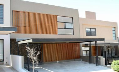 CASA EN VENTA EN ALTOZANO