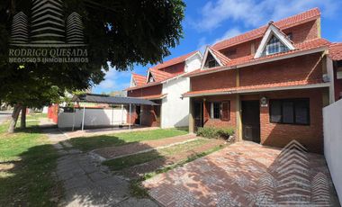 Dúplex 3 dormitorios c/ cochera en Costa Azul-