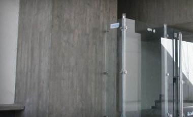 Local y/o Oficina - Excepcional -  480 m2 -  2 cocheras-  Dorrego al 100 -Excelente Ubicación