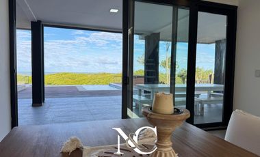 Casa en  venta en Costa Esmeralda vista al mar