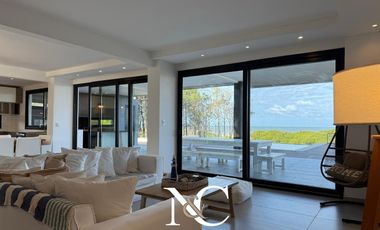 Casa en  venta en Costa Esmeralda vista al mar