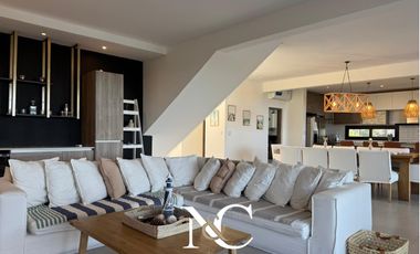 Casa en  venta en Costa Esmeralda vista al mar