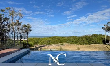 Casa en  venta en Costa Esmeralda vista al mar