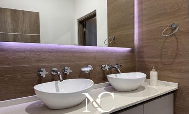 Casa en  venta en Costa Esmeralda vista al mar