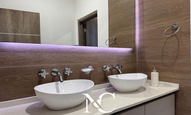 Casa en  venta en Costa Esmeralda vista al mar