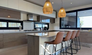 Casa en  venta en Costa Esmeralda vista al mar