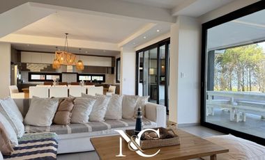 Casa en  venta en Costa Esmeralda vista al mar