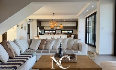 Casa en  venta en Costa Esmeralda vista al mar