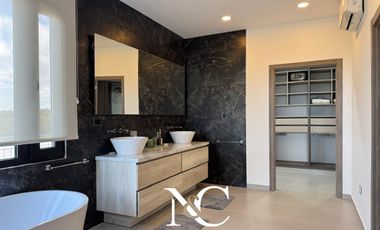 Casa en  venta en Costa Esmeralda vista al mar