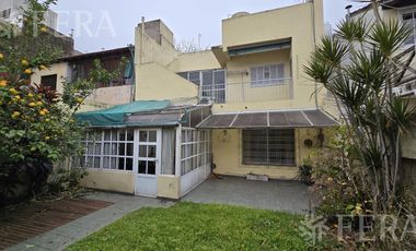 Venta casa de 4 ambientes con cochera y galeria en Barracas