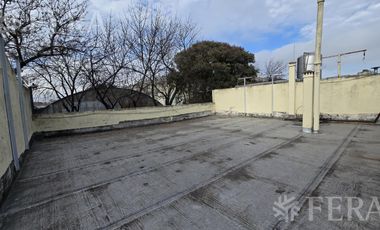 Venta casa de 4 ambientes con cochera y galeria en Barracas