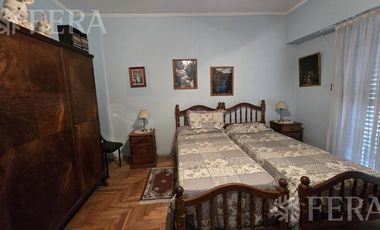 Venta casa de 4 ambientes con cochera y galeria en Barracas