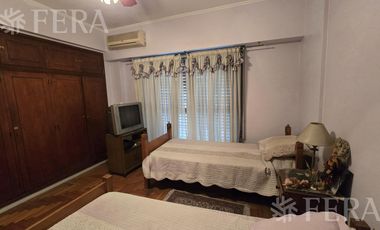 Venta casa de 4 ambientes con cochera y galeria en Barracas