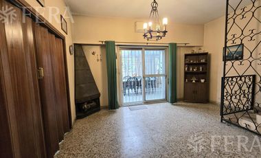 Venta casa de 4 ambientes con cochera y galeria en Barracas
