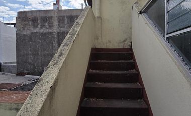 Venta casa de 4 ambientes con cochera y galeria en Barracas