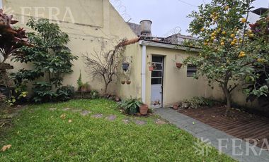 Venta casa de 4 ambientes con cochera y galeria en Barracas