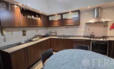Venta casa de 4 ambientes con cochera y galeria en Barracas