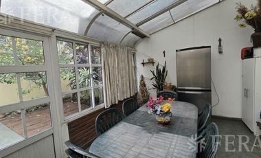 Venta casa de 4 ambientes con cochera y galeria en Barracas