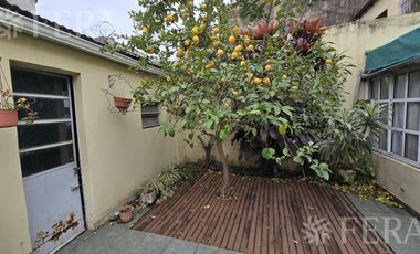Venta casa de 4 ambientes con cochera y galeria en Barracas