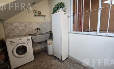 Venta casa de 4 ambientes con cochera y galeria en Barracas